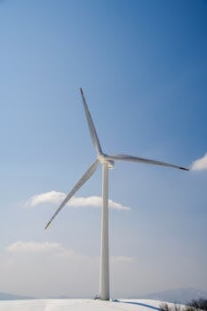 外部不确定性持续影响市场；资源主题展现长期潜力。