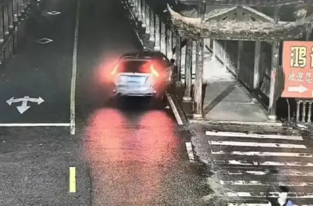  【技术深度】暴雨夜新手驾驶：五个致命环节如何叠加成一场灭门惨剧 新闻 【技术深度】暴雨夜新手驾驶：五个致命环节如何叠加成一场灭门惨剧 新闻