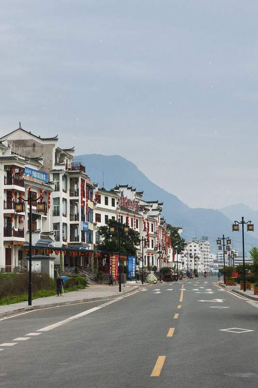 小县城的秘密:那些在外漂泊的人,究竟在养活着谁的故乡? 情感心理 小县城的秘密:那些在外漂泊的人,究竟在养活着谁的故乡? 情感心理
