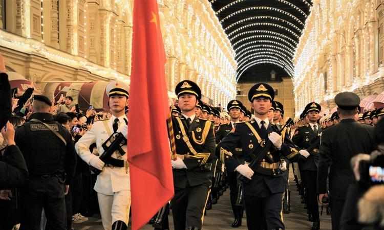  邻居突然亮出长刀：我们该如何守护家门口的安宁？ 新闻 邻居突然亮出长刀：我们该如何守护家门口的安宁？ 新闻